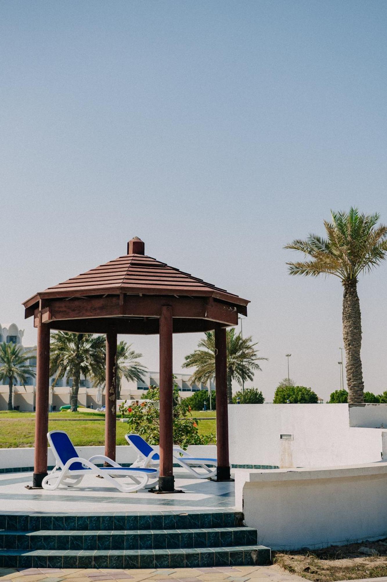 Mirfa Hotel Al Mirfa Bagian luar foto